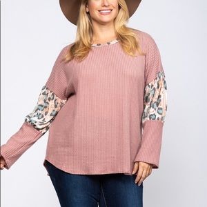 New Women’s Plus Size 1X 2X Top Rose Fleece with Animal Print Sleeve Accents